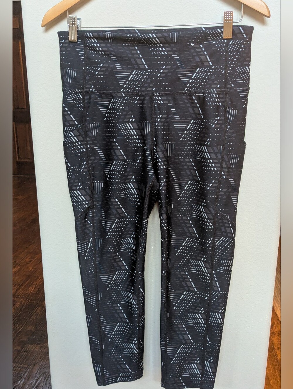 High-Waist Black Geometric Print Leggings